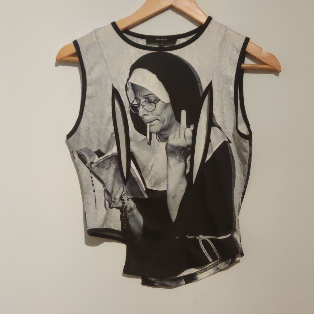 Black and White Graphic Women's Top